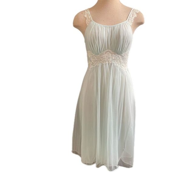 Vanity Fair VTG Light Green Lacey Chiffon Tricot Nylon Nightgown Size 32 Small - Picture 1 of 11